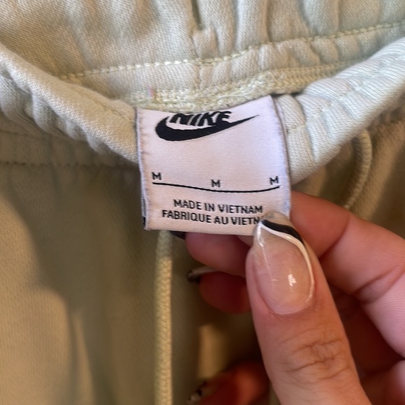 NIKE sweatpants - Picture 2 of 3